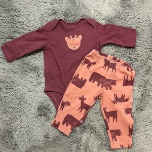 Carters 2 piece deer set. Maroon/pink. 3-6 months.